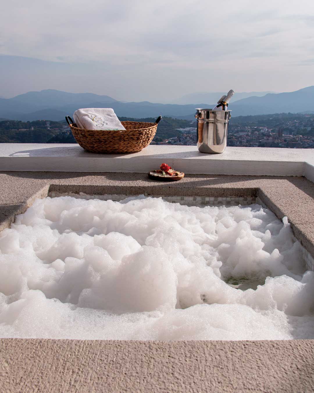 Hotel de cantera y plata